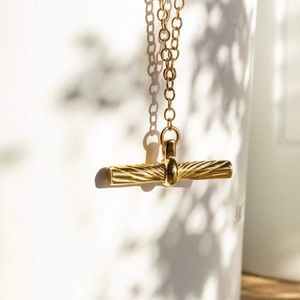 Daisy London x Estee Lalonde T Bar Necklace Gold Plated